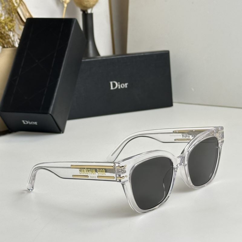 CHRISTIAN DIOR